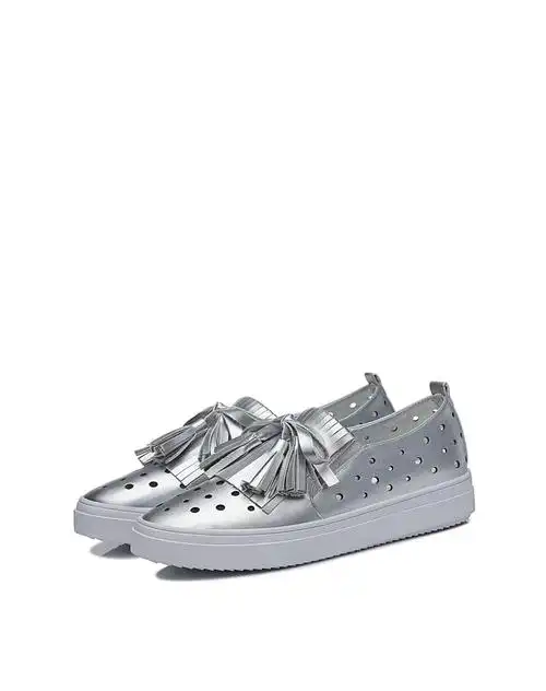 时尚潮品镂空流苏小白鞋银色