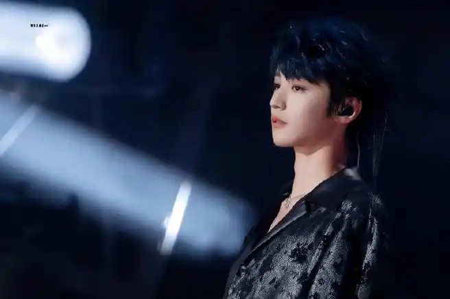 王俊凯超话#王俊凯新歌回望#谁家的乖猫猫吐舌头@tfboys-王俊凯回望