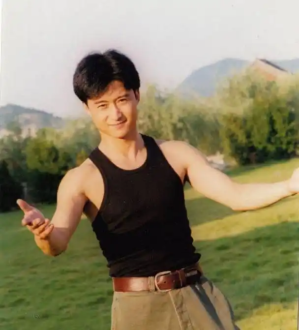 吴京年轻时,曾梦想成为李连杰,甄子丹,成龙那般红透半边天的演员,但他