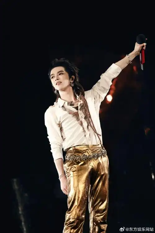 《我》,这首歌对于华晨宇而言意义非凡,不仅是他参加《2013快乐男声》