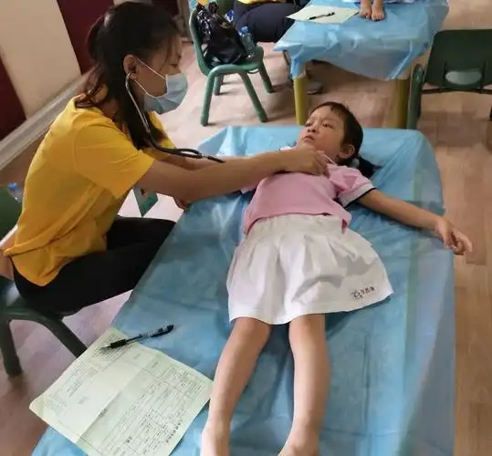 社区卫生服务中心到我园开展幼儿园健康体检工作