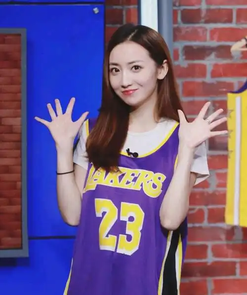佳依--腾讯体育nba女主播