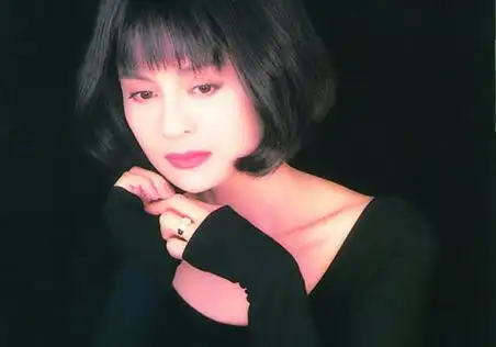 高胜美年轻时的照片大放送高胜美结婚了吗老公是谁