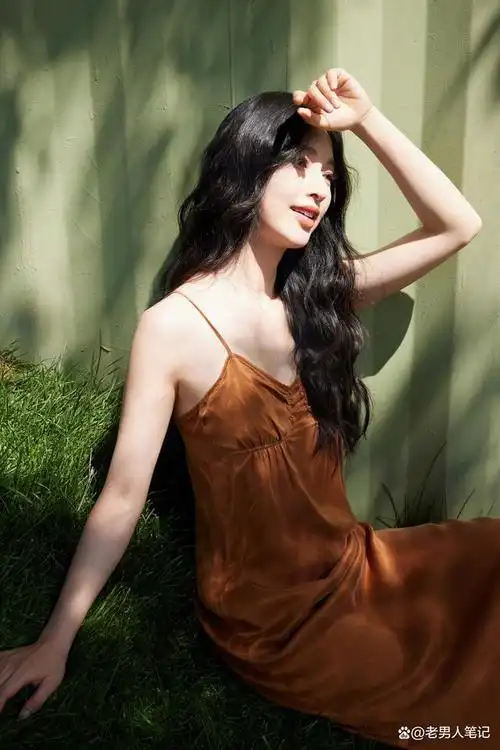 张俪多巴胺穿搭,绚烂多变的色彩穿搭,你喜欢里面的哪一套?