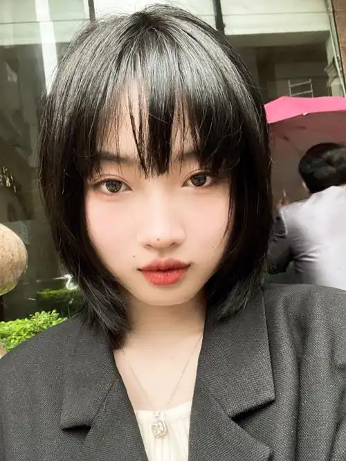 加滤镜加持就算下车但是素颜就有点翻#方脸  #短发  #女生短发发型