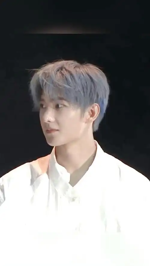 杨洋银发造型帅到了我了不愧是军艺校草帅的无死角