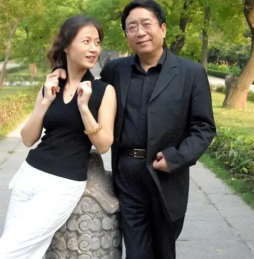 回顾黄梅戏吴亚玲24岁嫁院长老公成五朵金花中幸福的女人