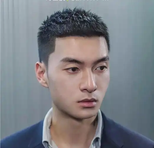 今天就为大家搜罗了2021极具人气的八种男士发型,帅气有型不落伍,适合