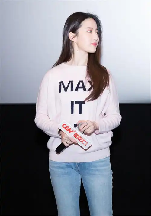 刘亦菲成都路演观众喊话想把小白抱回家