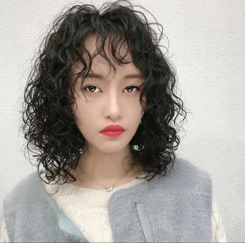 今冬流行烫满头发型20多款,时尚保暖烫完真洋气