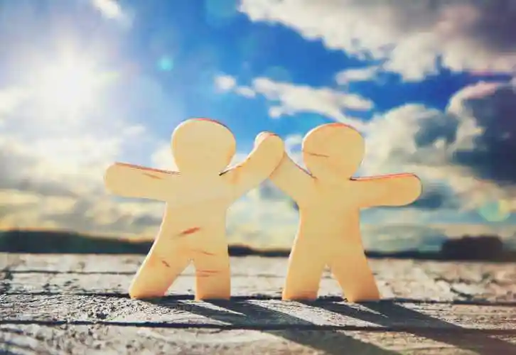 图片 创意图片 沙滩上快乐跳舞的年轻朋友们系列 一 朋友之间的友谊