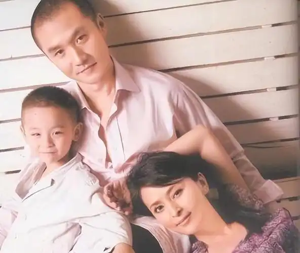 黄志忠:抛弃多年原配,转身恋上柯蓝,如今的他,说明靳东没说错