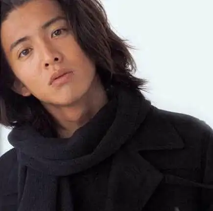 而在现实中带起长发风潮的人是木村拓哉,大概是因为早期日本动漫里的