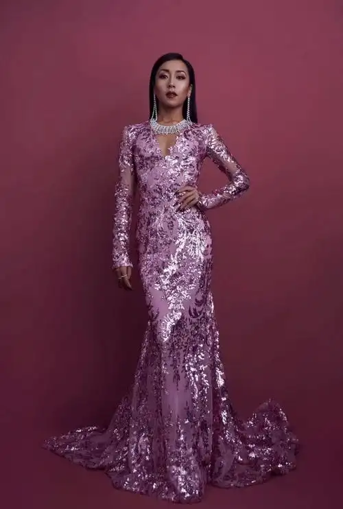 吉克隽逸这一身紫色系礼服不咋滴看起来真不适合她