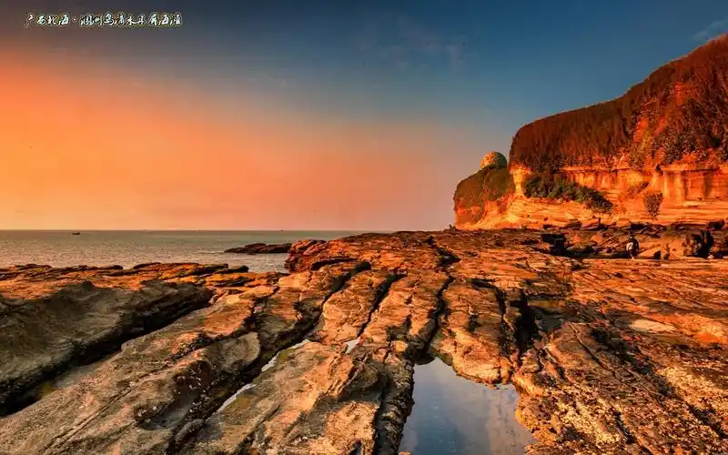 北海涠洲岛暮色下的石螺口海滩
