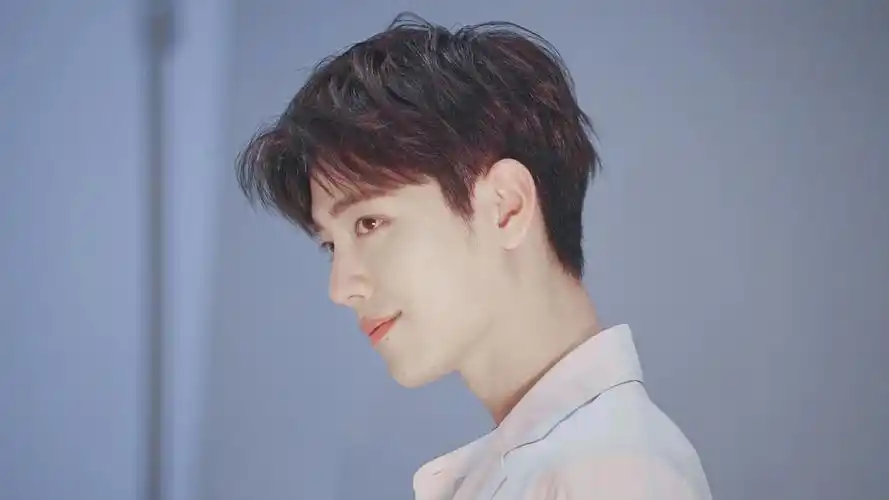 "他们要你跌落谷底,我非要你扶摇直上九万里"#肖战 #肖战骄 - 抖音