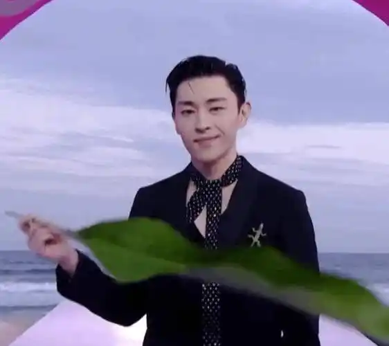 gq红毯众星云集,杨颖热巴惊艳全场,邓伦被嘲油腻_盛典_刘雯_明星