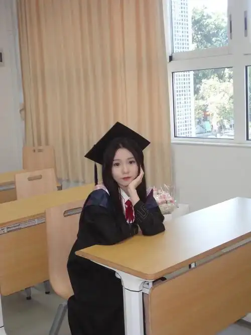 青春是无解的命题#学生时代 #毕业季 #女大学生 #学士服 - 抖音