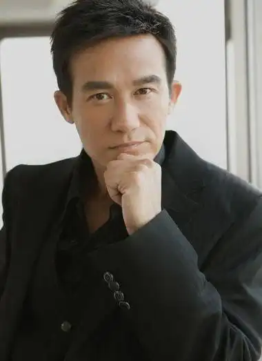 年12月19日生于中国 a target="_blank" href="/item/香港/128775"