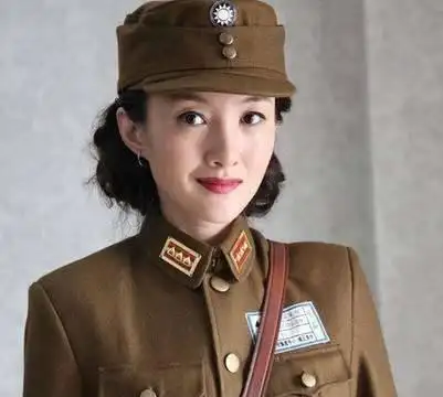 战争剧军装的美女演员