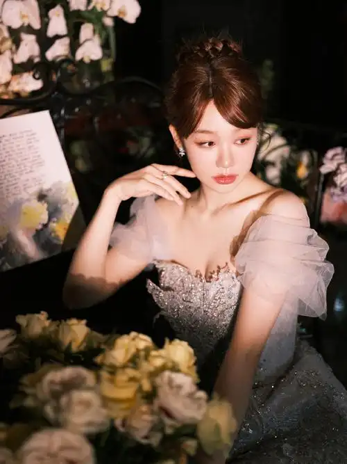 徐梦洁八音盒公主裙##cctv网络春晚##徐梦洁泪滴眼妆