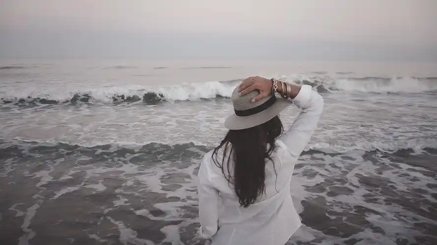 海边意境唯美背影写真,时光记忆-回车桌面