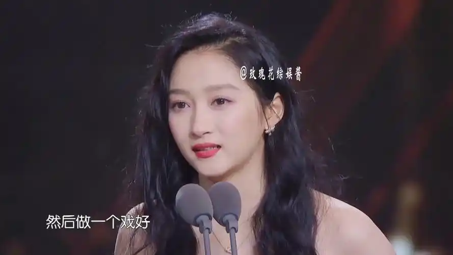 千万别让关晓彤去华表奖:三言两语逗得王俊凯直跺脚,笑翻众大咖