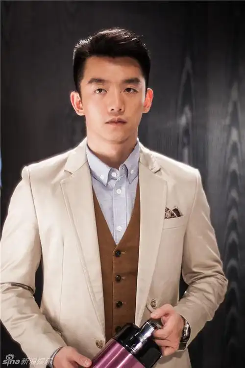 组图一见不钟情曝剧照郑恺扮酷耍帅