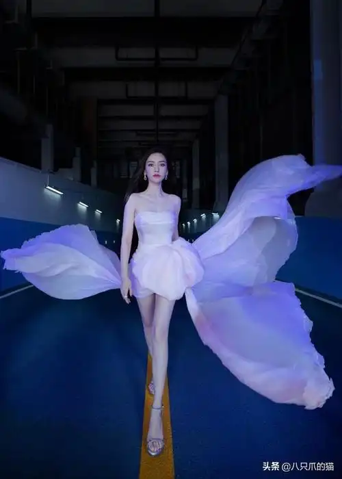 angelababy和杨幂同框杨氏姐妹花挺会挑礼服裙真养眼