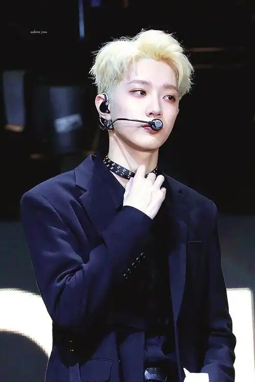 日常缺霖,粉丝考古18年六月份的金发小王子赖冠霖,深受韩国姐姐喜欢的