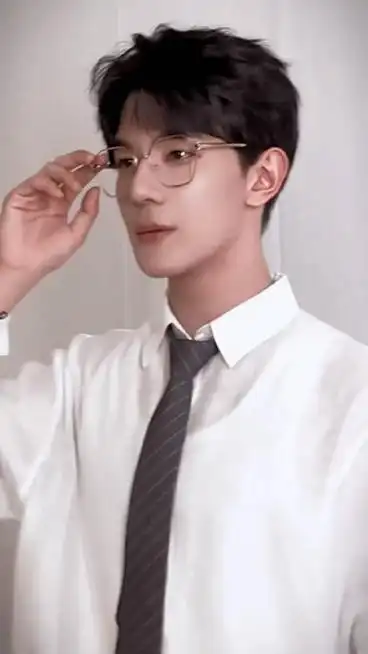 好喜欢白衬衫@x玖少年团夏之光 ! 帅帅蛊蛊的,没人可以拒绝