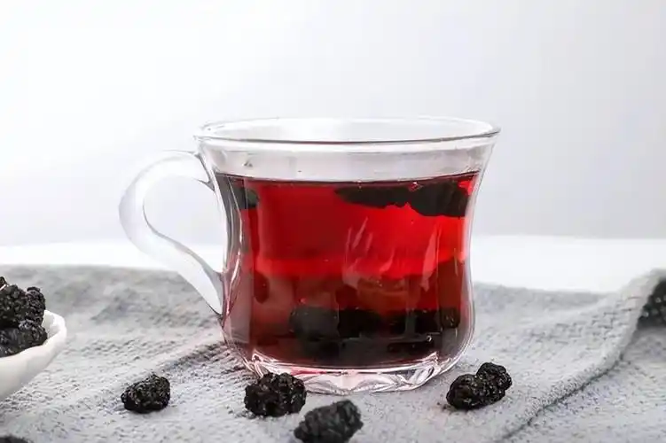 桑葚干泡水,应该用开水还是温水?适量饮用,有哪些好处?