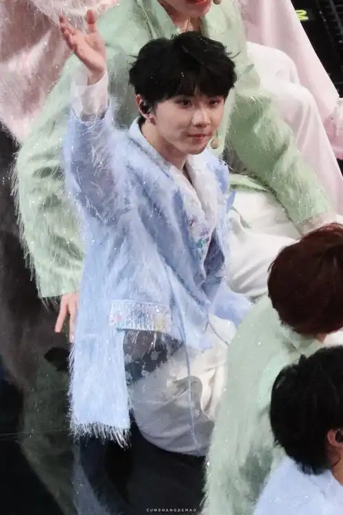 马嘉祺白发挑染##时代少年团 灯牌##时代少年团 妆造