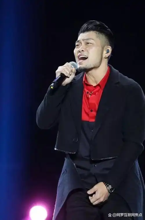 《夏天》的李玖哲,因合约被雪藏七年,终于在这个夏天宣布回归