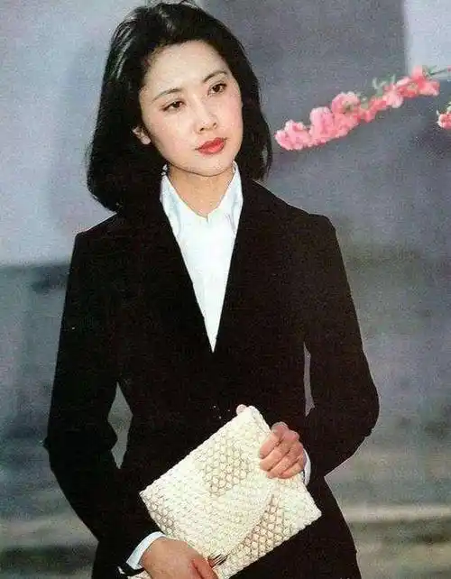 90年代追过的"挂历女神",有人至今未婚,有人8次被封影后_李颖_周海媚