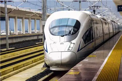 千图网_正在驶入月台的和谐号中国高铁列车火车高速_图片编号40403109