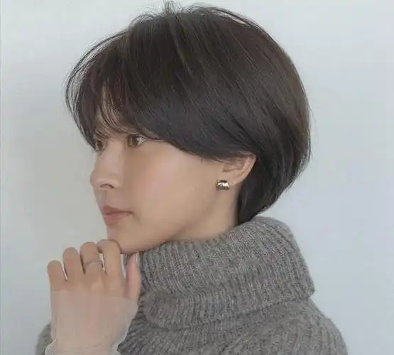 流行"露耳短发",这4个发型特别时尚,可甜可盐,更显年轻