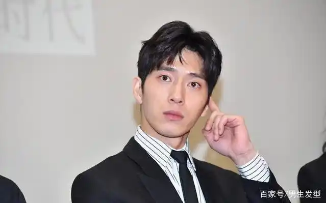 男生"菱形脸"不会选择发型?掌握这4个技巧,让你剪发更帅气