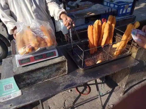 油条的做法和配方 没开店只出摊