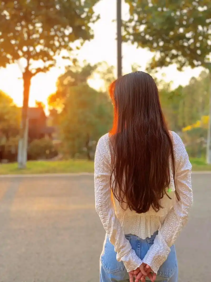 "成熟,大概就像这个天气,越来越冷."#背影 #分享照片 # - 抖音