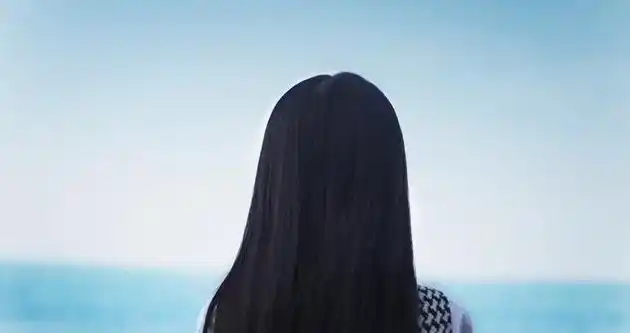 看美女背影的文案句子一个人背影的文案