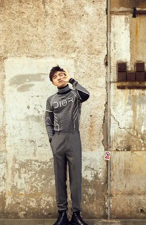 简介:金瀚时尚率性活动写真图片,分享一组金瀚图片给大家,图中的明星