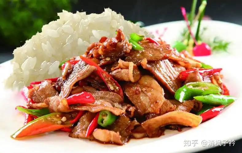 这个冬天回锅肉可以配炒饭加点红油泡菜也就别无他求了