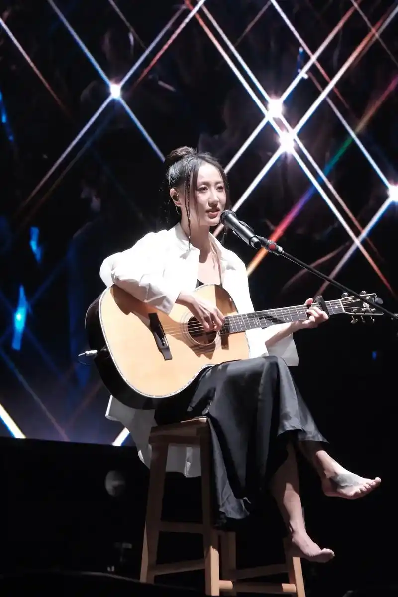 "要和梦中的你湿漉漉消沉"又见面啦 陈粒这次你更漂亮更可爱 - 抖音