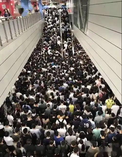 黑科技!这个人从众的地铁站,有多挤全都能"看到"