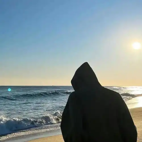 男生背影头像牵着两条狗 男生头像图片大全 -【爱个性】