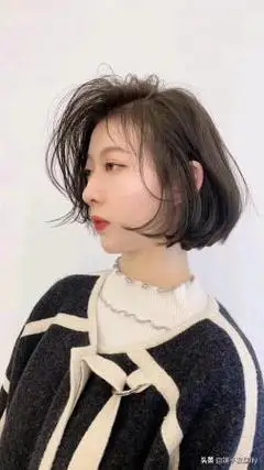 头发少脸盘大适合什么样的发型(脸大头发少适合什么发型)插图11