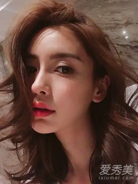 又换发色了angelababy庆生照头发是什么颜色