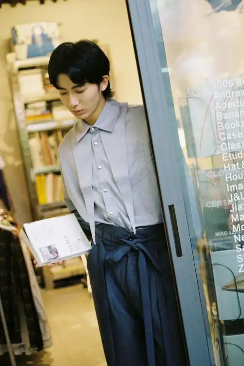 郝富申《棋魂》高分收官 港风写真眼神坚定深沉