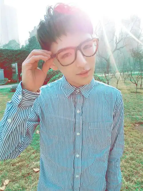 非主流帅气可爱的小伙梁子大图